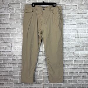 The North Face Classic Beige Khaki 5 Pocket Straight Leg Nylon Pants Men 38 x 32